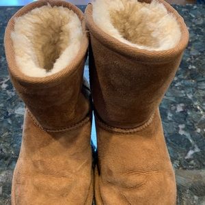 Ugg’s classic II boot toddler